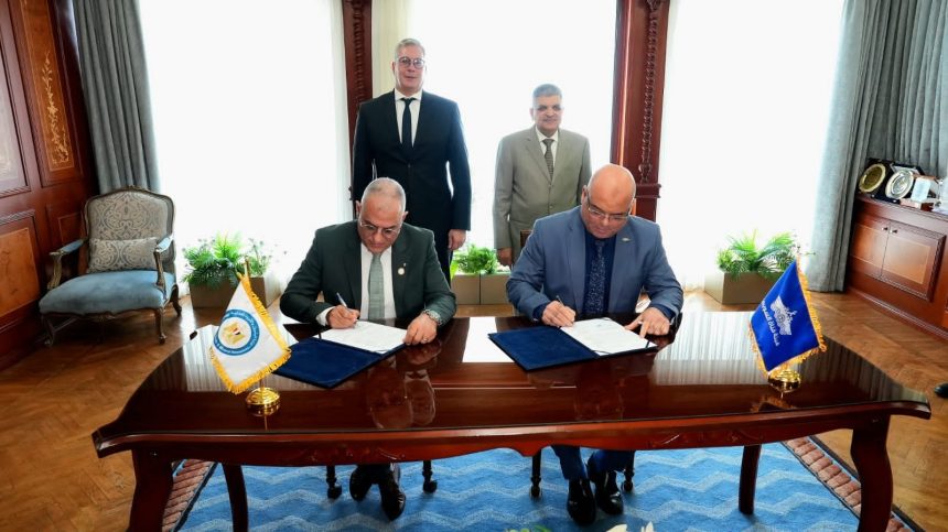 البترول وقناة السويس توقعان مذكرة تفاهم حول إجراءات إنشاء محطة لإسالة وتموين الغاز المسال