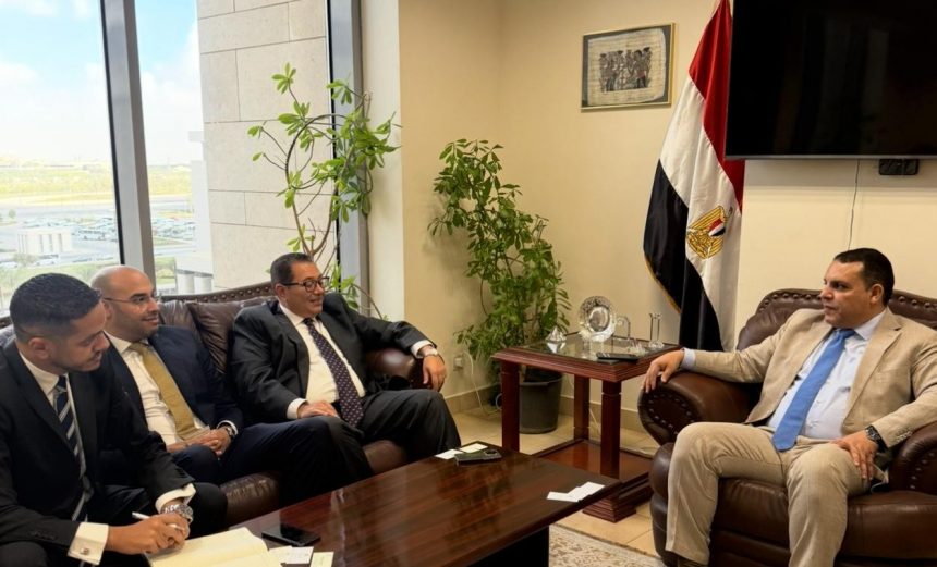 التمثيل التجاري يبحث مع بنك الإمارات دبي دعم الشركات المصرية والتوسع في الأسواق الدولية وجذب الاستثمارات الأجنبية لمصر e1763921349216