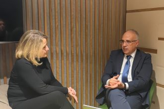 الدكتور سويلم يلتقي السفيرة المكلفة بالبيئة بالحكومة الفرنسية