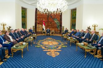 السيسي ورئيس حكومة الجزائر