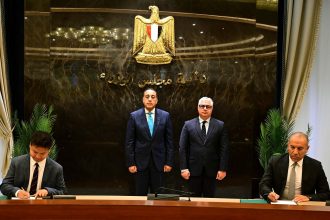 بتكلفة مليار دولار. توقيع عقد إنشاء مجمع متكامل للصناعات الكيميائية الفوسفاتية باقتصادية قناة السويس