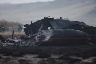 حطام الطائرة سي 130