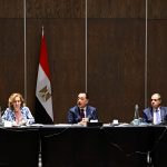 رئيس الوزراء يعقد اجتماعا مع 40 من ممثلي كبريات الشركات والمؤسسات الفكرية والبحثية في جنوب أفريقيا