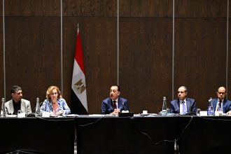 رئيس الوزراء يعقد اجتماعا مع 40 من ممثلي كبريات الشركات والمؤسسات الفكرية والبحثية في جنوب أفريقيا