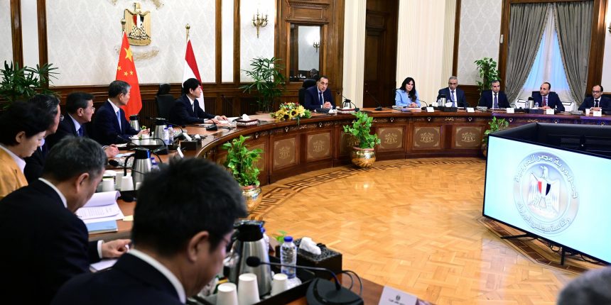 رئيس الوزراء يلتقي نائب رئيس المجلس الوطني للمؤتمر الاستشاري السياسي للشعب الصيني