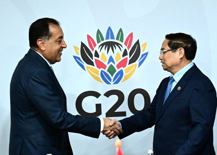 رئيس الوزراء يلتقي نظيره الفيتنامي 1