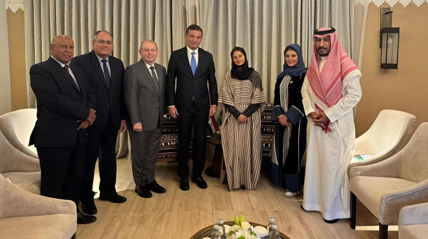 لقاءات مصرية عربية سودانية لإنشاء أطلس للنخيل وتكويد التمور وإنشاء مراكز لتدريب النخالين ومعمل المتبقيات في أسوان