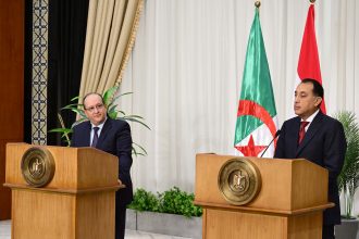 مؤتمر صحفي مشترك بين مصر والجزائر