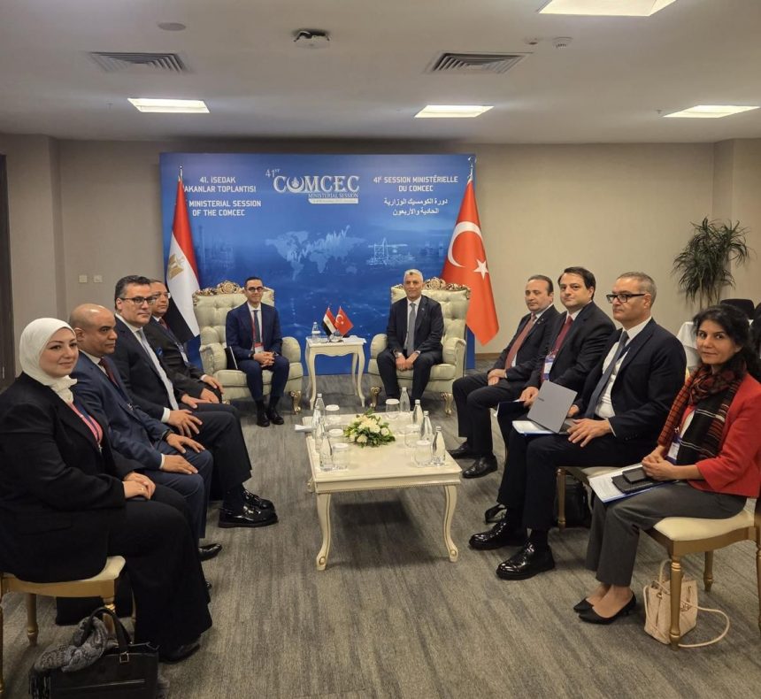 وزير الاستثمار والتجارة الخارجية يبحث مع وزير التجارة التركي e1762205902951