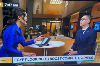 وزير الاستثمار والتجارة الخارجية يجري مقابلة تلفزيونية مع شبكة بلومبرج العالمية