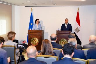 وزير الخارجية والمفوضة الأوروبية