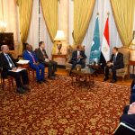وزير الخارجية يلتقي رئيس مفوضية الاتحاد الأفريقي
