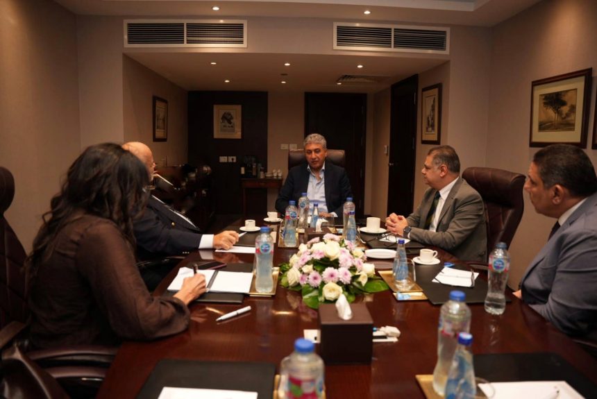 وزير السياحة يبحث مع رئيس المجلس العالمي للسفر دعم الاستثمارات السياحية بمصر