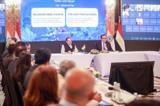 وزير الصحة يشارك نظيره الهندي في مائدة مستديرة لبحث سبل التعاون في توطين صناعة الدواء واللقاحات