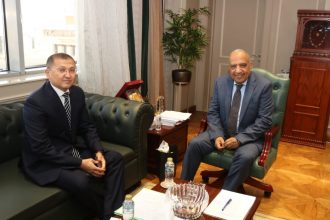 وزير الكهرباء لسفير أوزبكستان