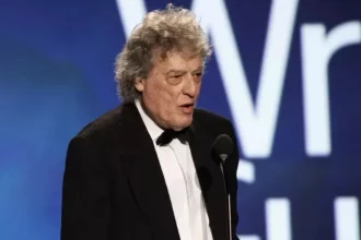 وفاة الكاتب المسرحي البريطاني توم ستوبارد الحاصل على جائزة أوسكار