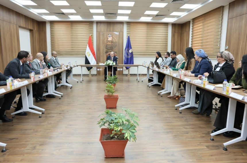 • رئيس هيئة الدواء المصرية يبحث مع ممثلي الشركات العالمية آليات تعزيز منظومة الدواء ودعم الاستثمار