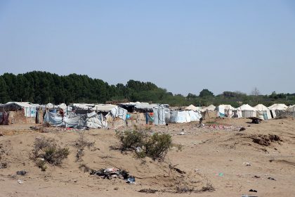 عدن المكتظة بأهلها والنازحين بعد عشر سنوات من الحرب.. ظلام وبنى تحتية مترهلة وأزمات