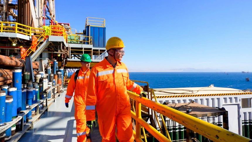 استمرار أعمال حفر أول بئر ببرنامج إيني الإيطالية الجديد في خليج السويس وسيناء