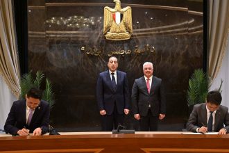 باستثمارات 1.15 مليار دولار توفر 5400 وظيفة. توقيع عقود 3 مجمعات باقتصادية قناة السويس