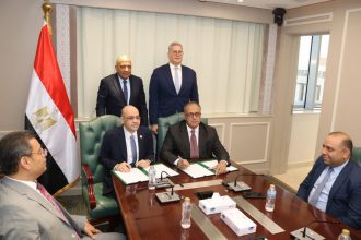 توقيع اتفاقية بين الكهرباء والبترول لمعالجة المخلفات البترولية والرواسب والمياه المنتجة وإجراء المسوحات اللازمة