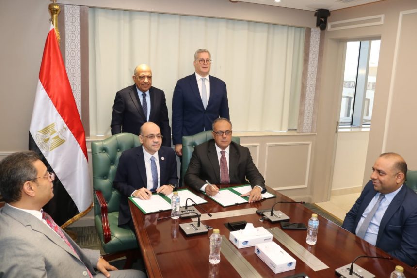 توقيع اتفاقية بين الكهرباء والبترول لمعالجة المخلفات البترولية والرواسب والمياه المنتجة وإجراء المسوحات اللازمة