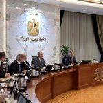 جانب من اجتماع رئيس الوزراء