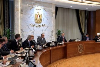 جانب من اجتماع رئيس الوزراء