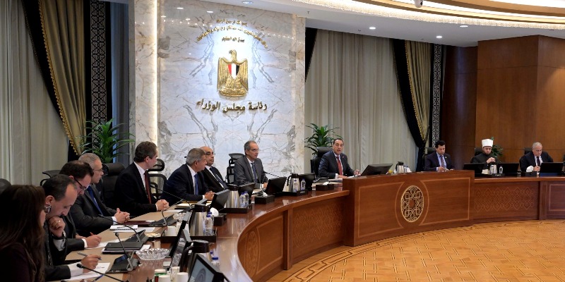 جانب من اجتماع رئيس الوزراء