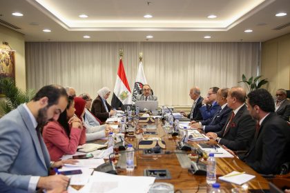 خلال اجتماع موسع برؤساء شركات القابضة للسياحة والفنادق