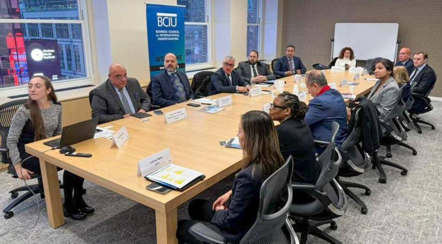 رئيس اقتصادية قناة السويس يشارك بالمائدة المستديرة لمجلس الأعمال للتفاهم الدولي BCIU وبنك HSBC