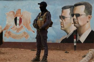 رئيس المخابرات السوري السابق وابن خال الأسد يخططان لانتفاضتين