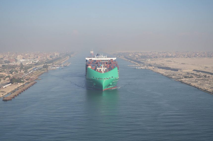 عبور سفن قناة السويس