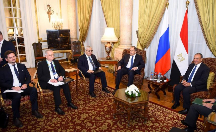 مشاورات سياسية بين وزيرى الخارجية المصري والروسي بالقاهرة. ملفات هامة على الطاولة