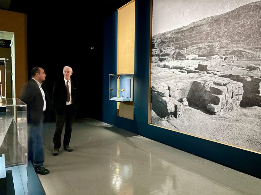 معرض كنوز الفراعنة