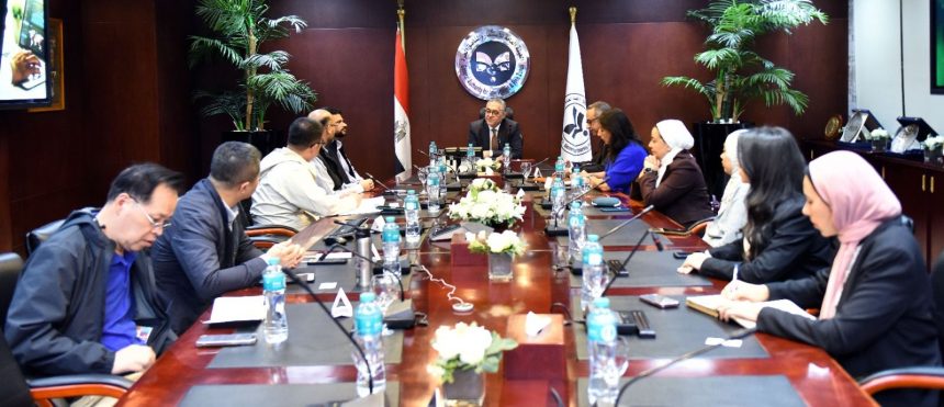 هيئة الاستثمار تبحث مع Fountain Set limited إنشاء مجمع صناعي للغزل والنسيج باستثمارات 100 مليون دولار