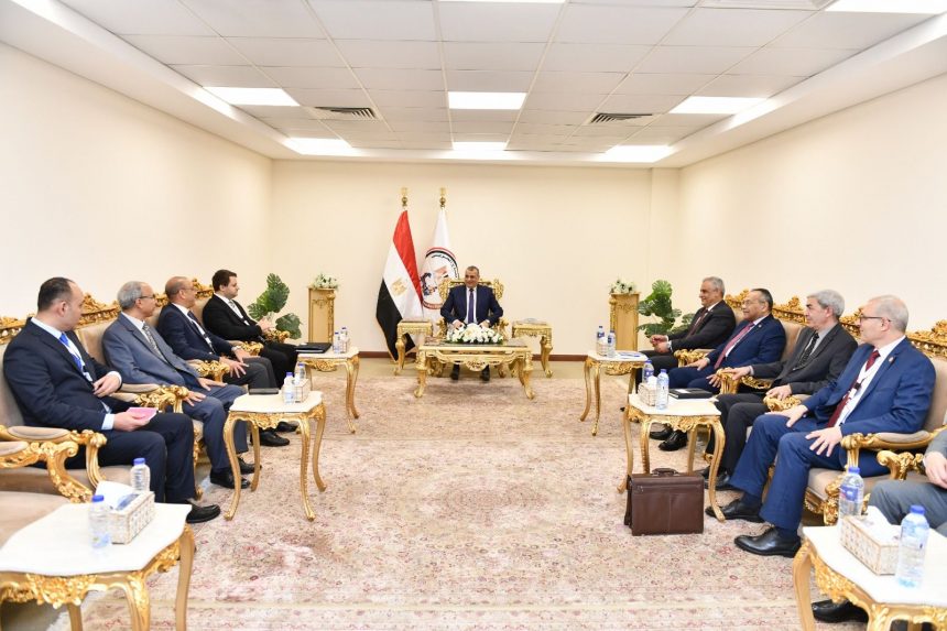 وزير الإنتاج الحربي يناقش مع شركتين أمريكية ويونانية التعاون في تقنيات الدفاع الإلكتروني وتكنولوجيا المعلومات