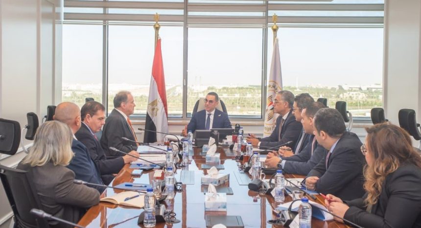وزير الاستثمار يبحث مع وفد بلومبرغ غرين إنشاء مركز إقليمي للأمن الغذائي وتوطين تكنولوجيا الحفظ الزراعي بمصر
