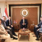 وزير التعليم العالي يلتقي سفير المملكة المتحدة بالقاهرة
