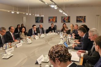 وزير الخارجية لمستثمرين ألمان