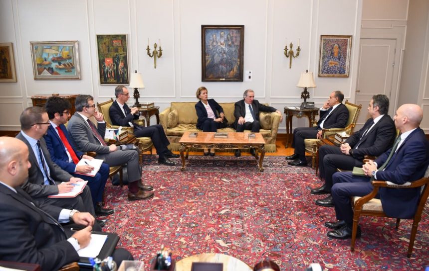 وزير الخارجية يستقبل وفداً أوروبياً برئاسة المبعوث الأوروبي الخاص لعملية السلام