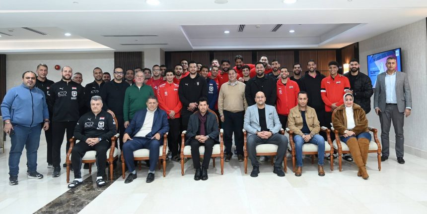 وزير الشباب ومنتخب مصر