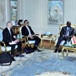 وزير الطيران يبحث مع وفد مؤسسة التمويل الدولية موقف الدراسات الاقتصادية الخاصة بطرح مطار الغردقة أمام القطاع الخاص