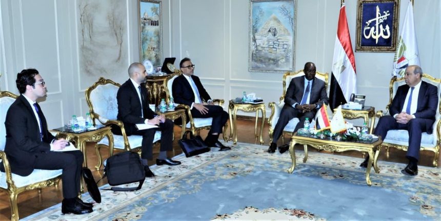 وزير الطيران يبحث مع وفد مؤسسة التمويل الدولية موقف الدراسات الاقتصادية الخاصة بطرح مطار الغردقة أمام القطاع الخاص