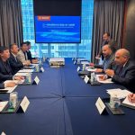 وزير الكهرباء والطاقة المتجددة يبحث مع مجموعة شركات صاني الصينية