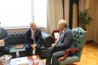 وزير الكهرباء والطاقة المتجددة يستقبل سفير كوريا الجنوبية بالقاهرة