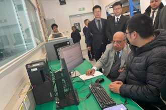 وزير الكهرباء يبحث مع مسؤولين صينيين تدشين مشروعات مشتركة لتأمين استقرار الشبكة واستمرارية التيار