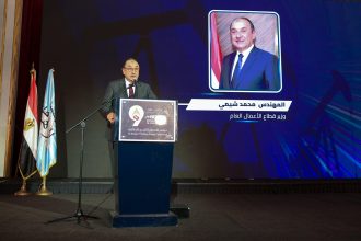 وزير قطاع الأعمال العام ي