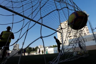 إسرائيل تأمر بهدم ملعب لكرة قدم في الضفة الغربية