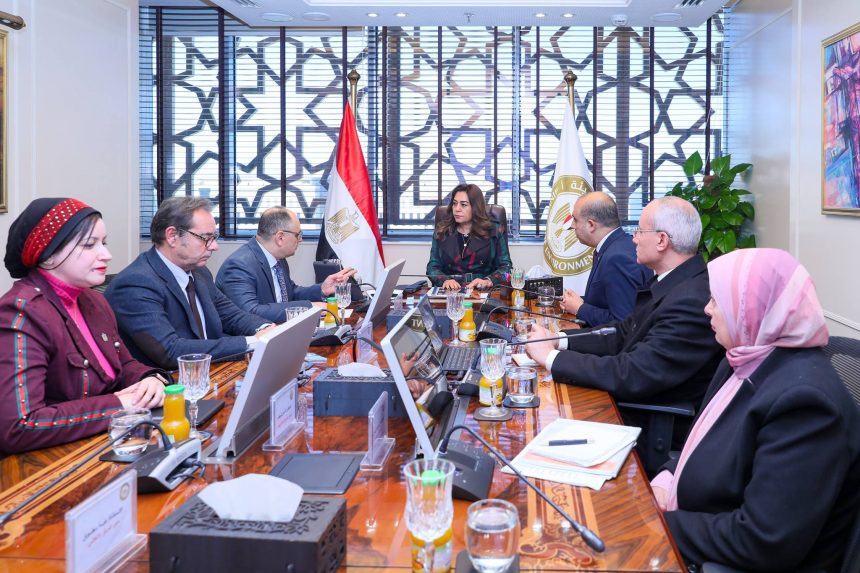 القائم بأعمال وزير البيئة تبحث آخر مستجدات إعداد خطة الاستجابة المتدرجة لإدارة نوبات تلوث الهواء الحادة